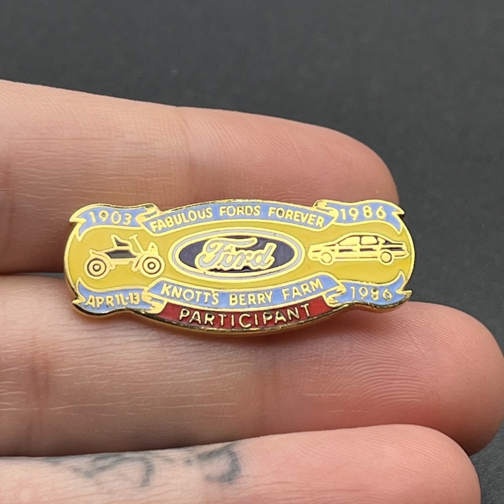 Fabulous Fords Forever Knott’s Berry Farm 1986 Participant Lapel Hat Pin
